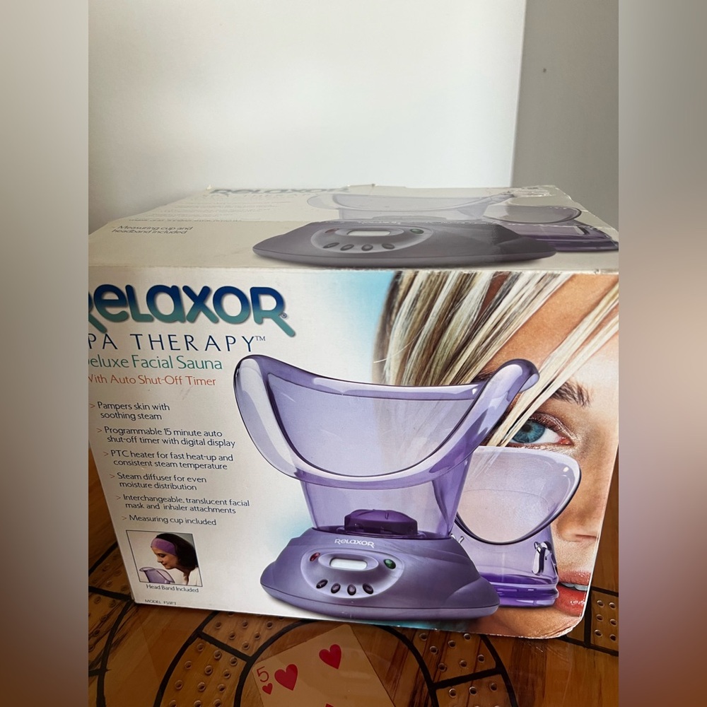 Relaxor Deluxe Facial Sauna in Purple. EUC